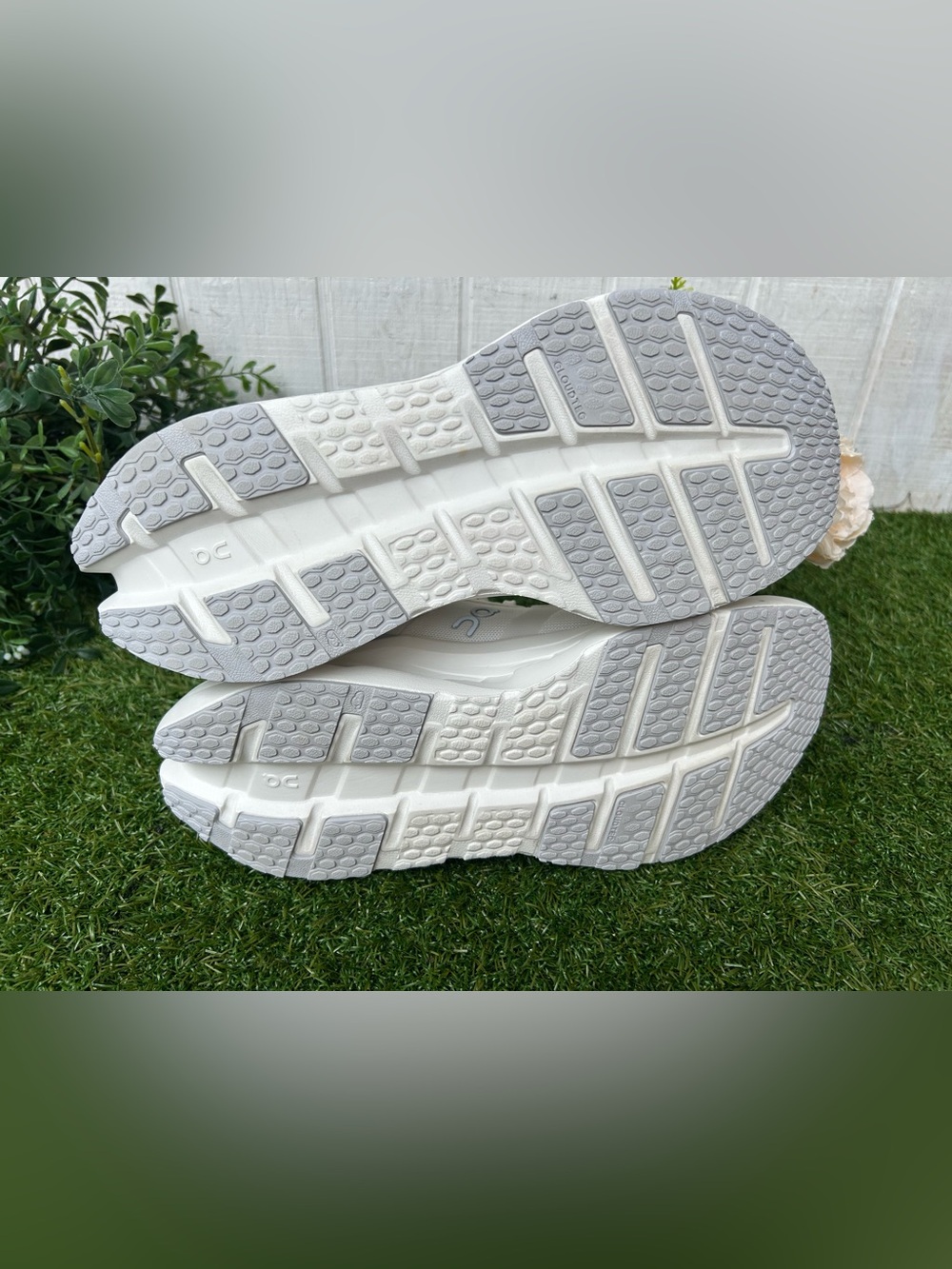 On Cloud Running Shoes -Frost | Glacier
Cloudrunner 3 women size 10 gently used - Picture 16 of 16